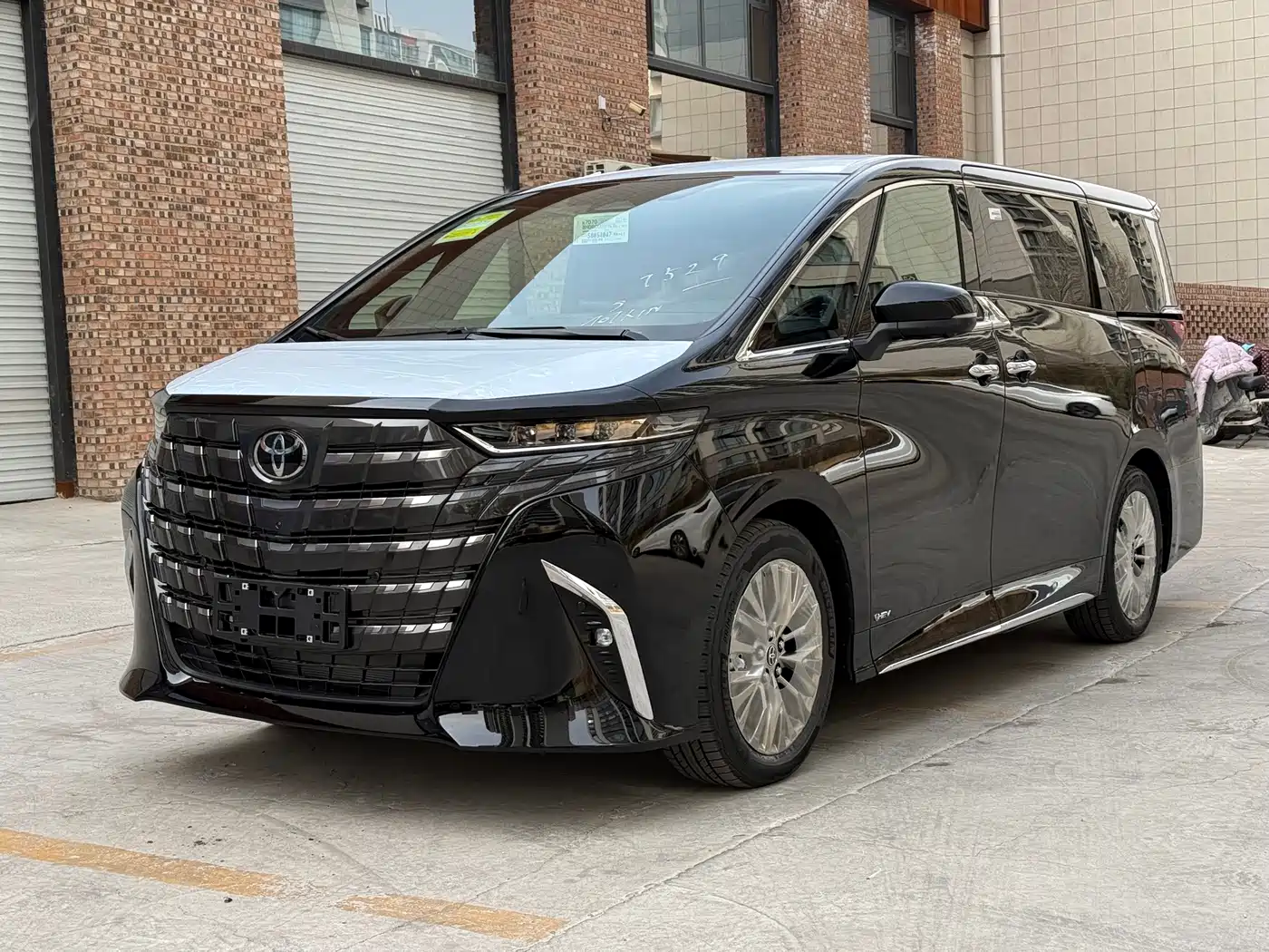 Toyota Alphard 2025 Hybrid 2.5L Ultimate Gold Edition