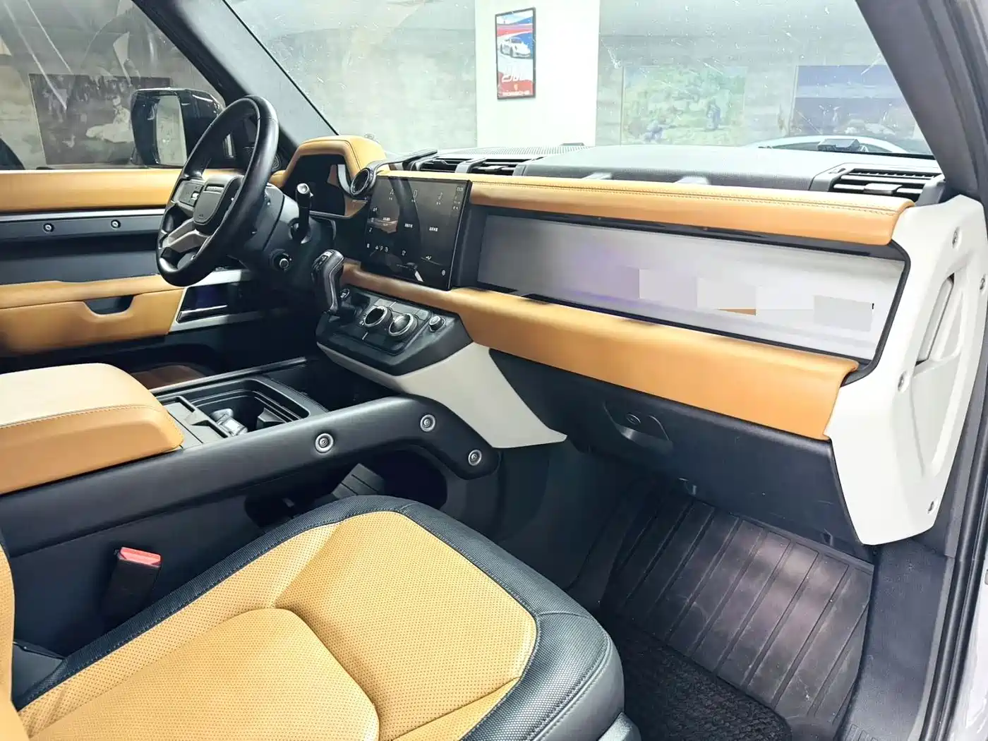 Photo 8 - Land Rover Defender
