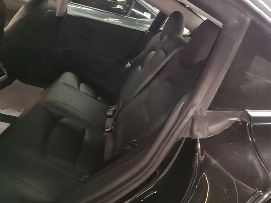 Фото 17 - Tesla Model 3