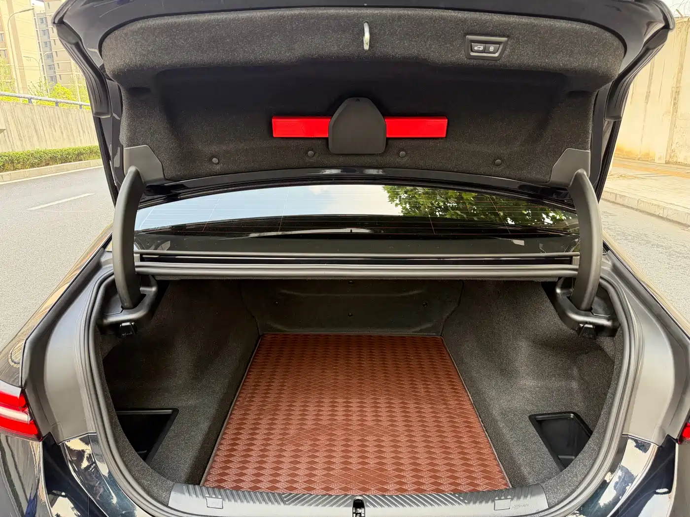 BMW 5 Series 2025 530Li Leading M Sport Package фото 23