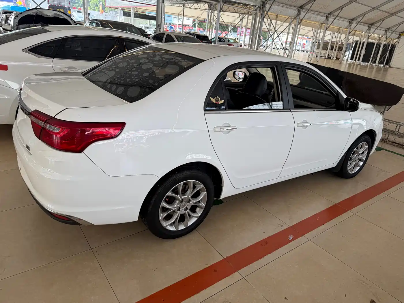 Фото 11 - Geely Vision