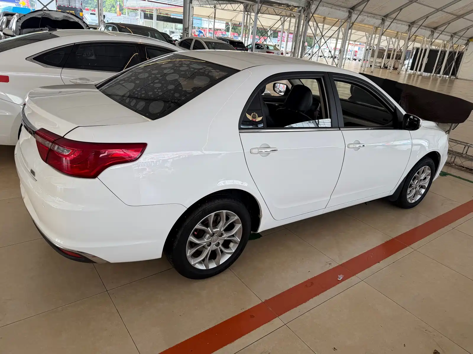 Фото 11 - Geely Vision