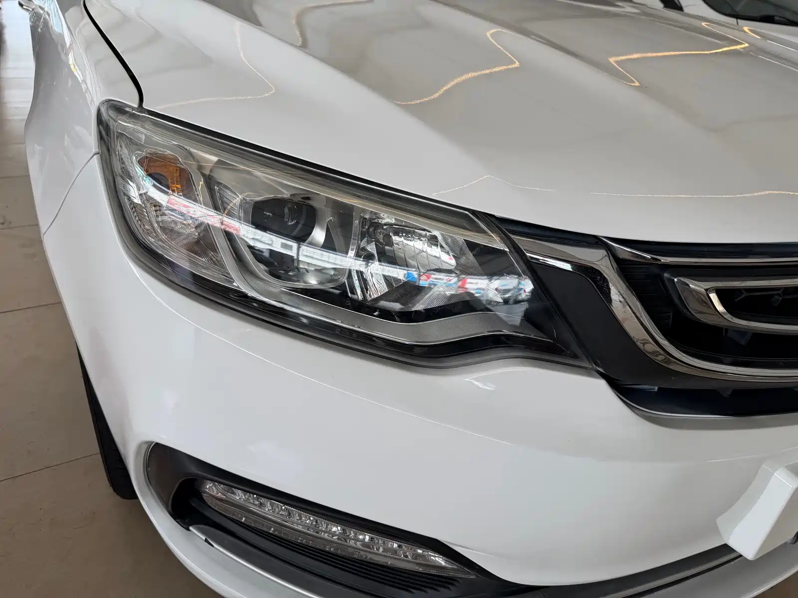 Фото 3 - Geely Vision