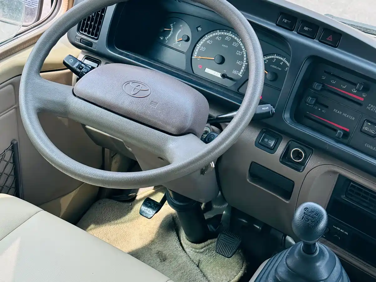 Toyota Coaster 2015 4.0L Premium Bus GRB53L-ZEMSK 23-seater Upgrade Edition фото 8