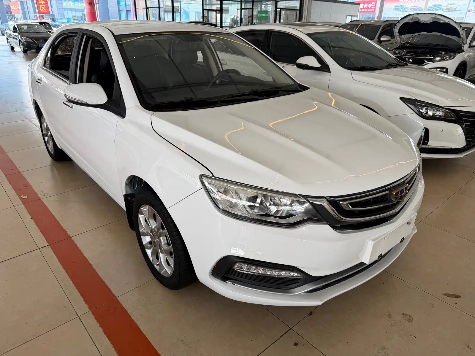 Фото 4 - Geely Vision