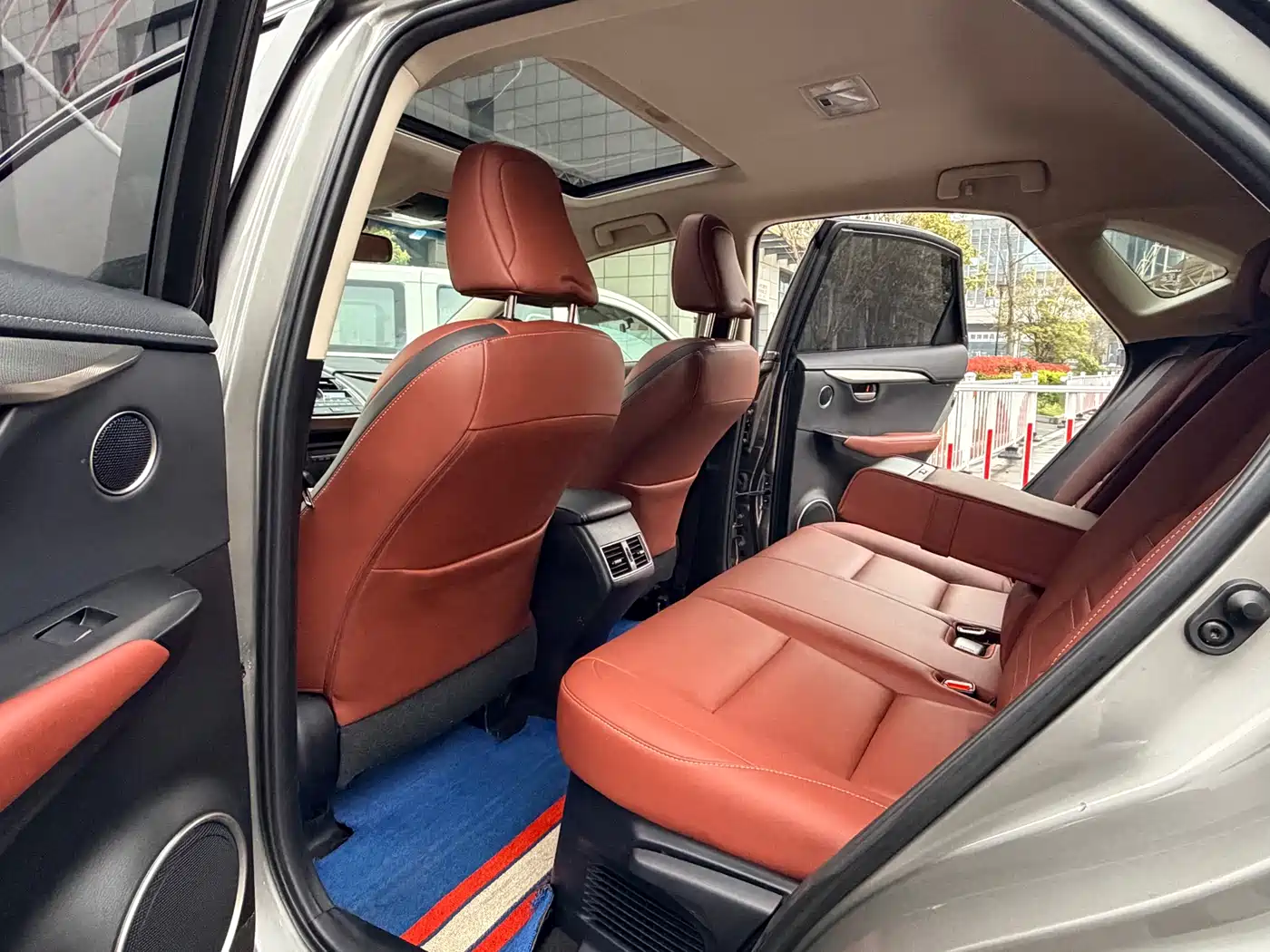Lexus NX 2015 300h FWD Luxury фото 10