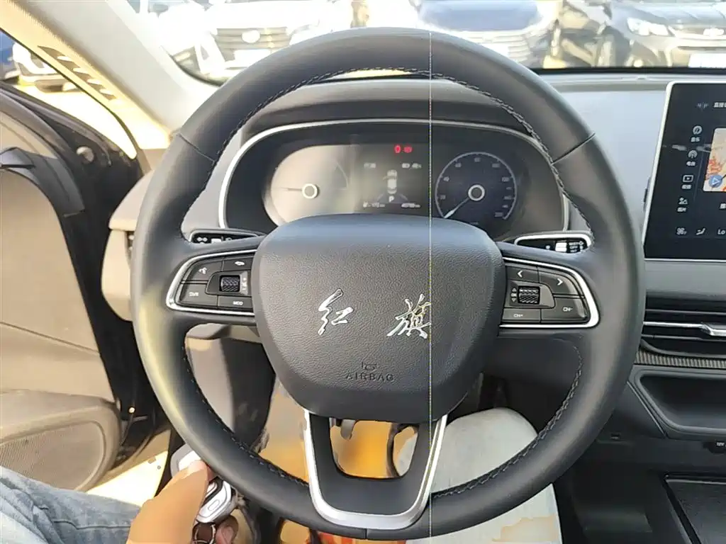 Hongqi E-QM5 2022 431km Charging Enjoyment Edition фото 11