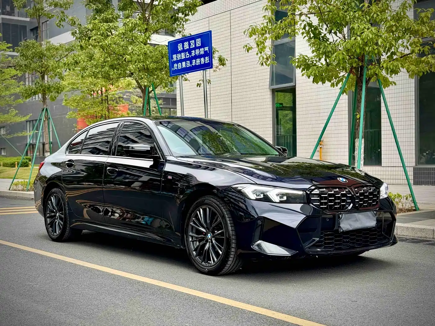 BMW 3 Series 2023 325Li M Sport Black Night Package фото 2
