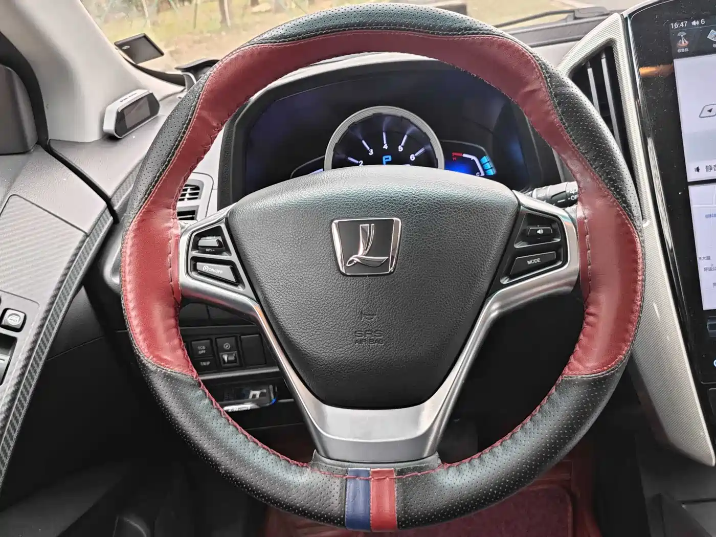 LUXGEN EXCELLENT 6 SUV