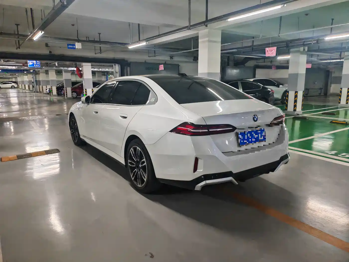 BMW 5 Series 2024 530Li Leading M Sport Package фото 7
