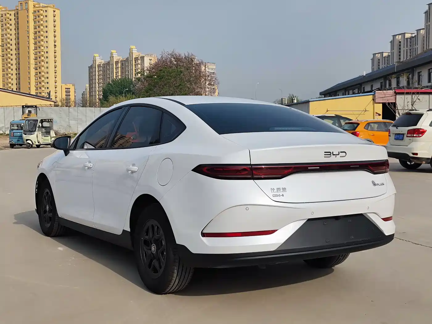 BYD Qin PLUS 2025 DM-i Smart Drive 55KM Leader фото 7