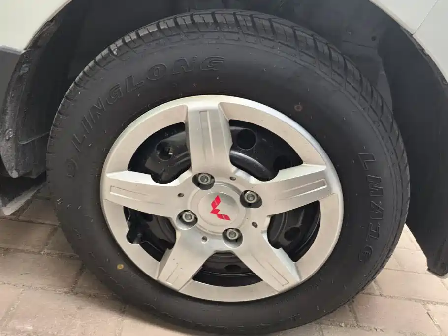 Wuling Motors Wuling Hongguang 2026 2015 1.5L S Basic China V