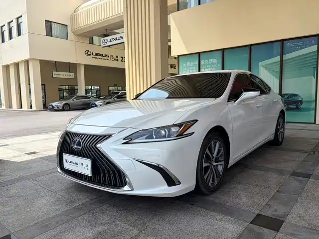 Lexus ES 2019