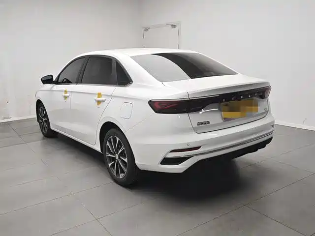 Фото 4 - Geely Emgrand