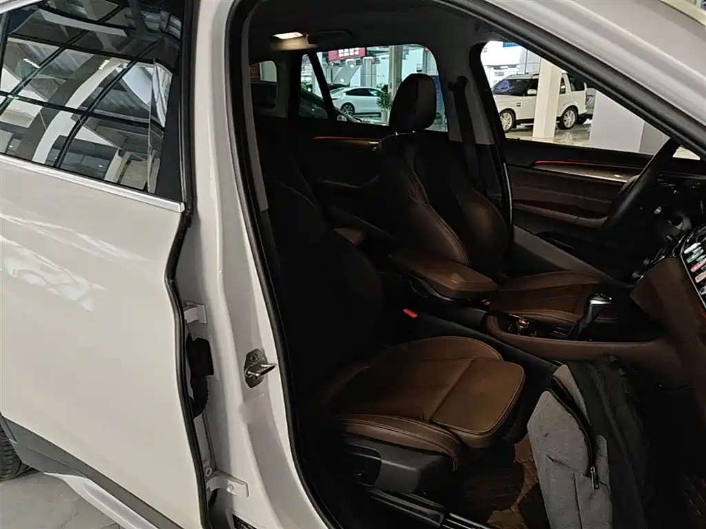 BMW X1 2019 sDrive18Li Premium Model фото 25