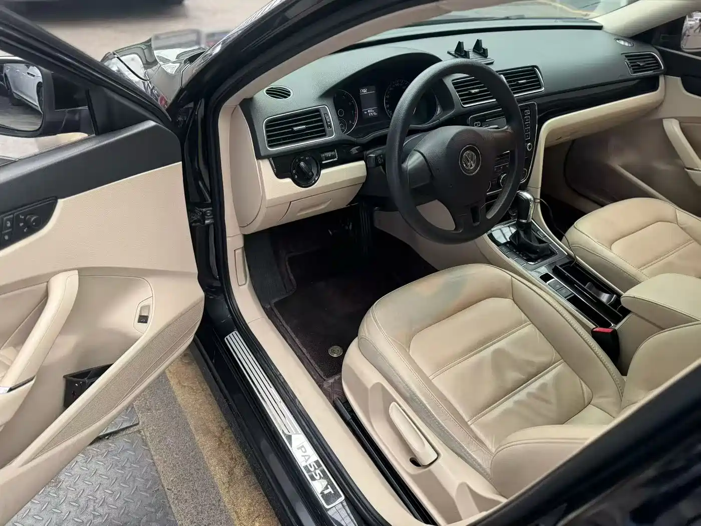 Volkswagen Passat 2014 1.8TSI DSG Premium Edition фото 3