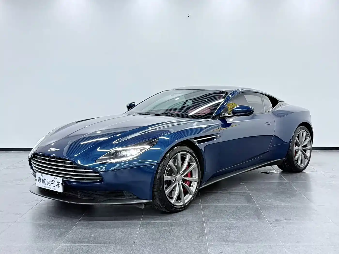 Aston Martin DB11
