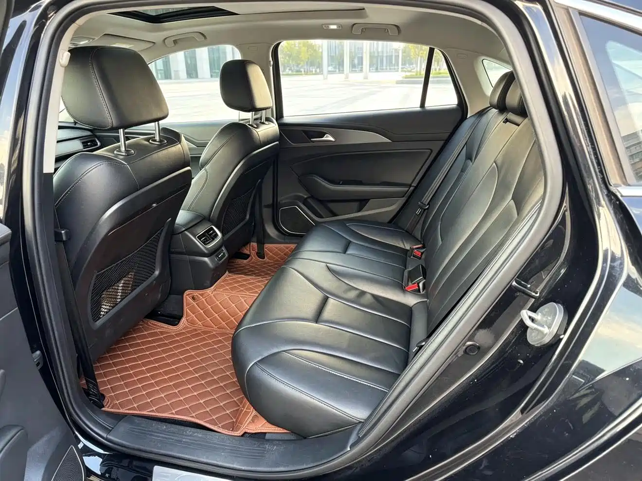 Photo 9 - Hongqi H5