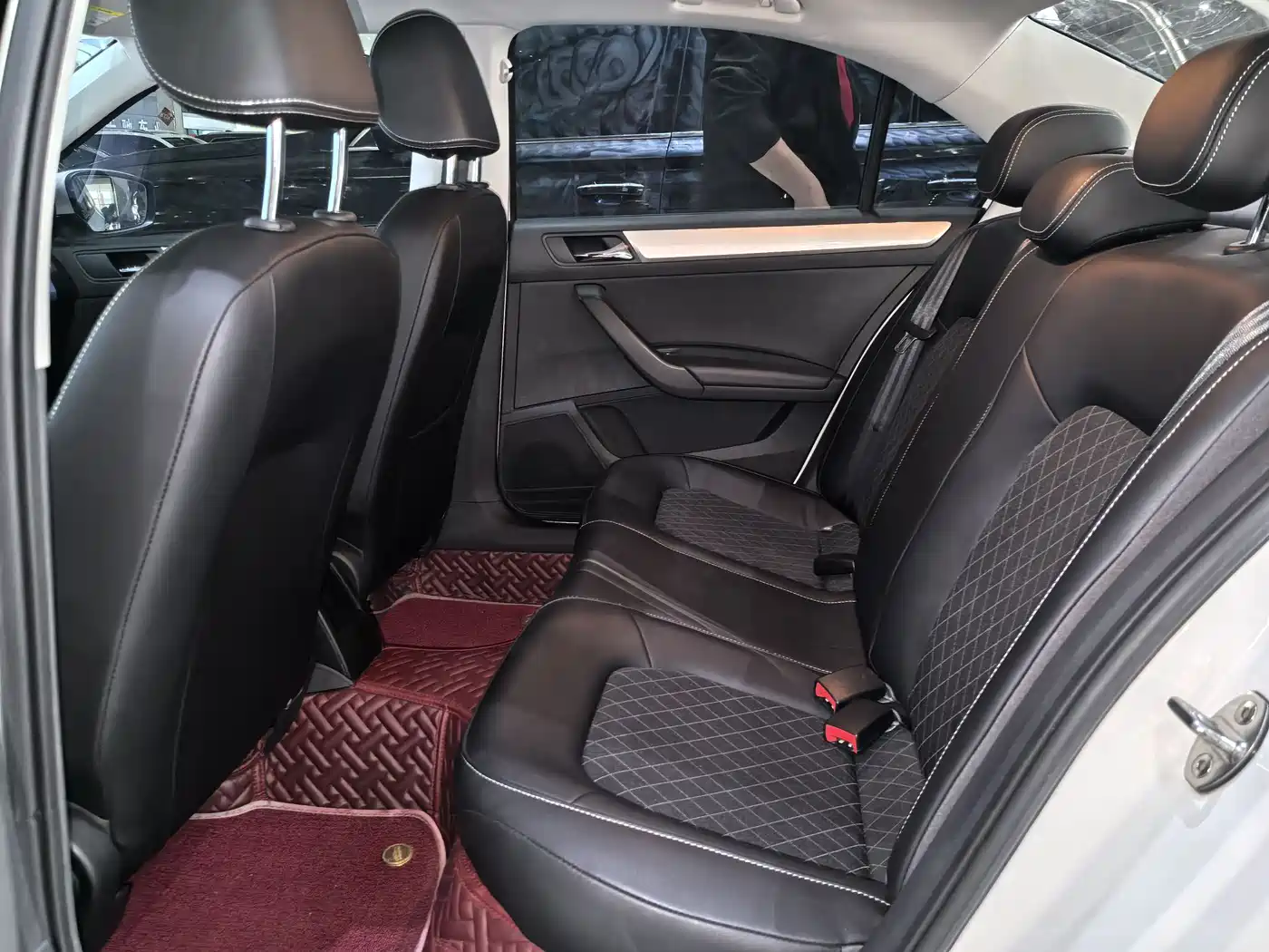 Škoda Rapid 2018 1.6L Automatic Comfort Edition фото 9