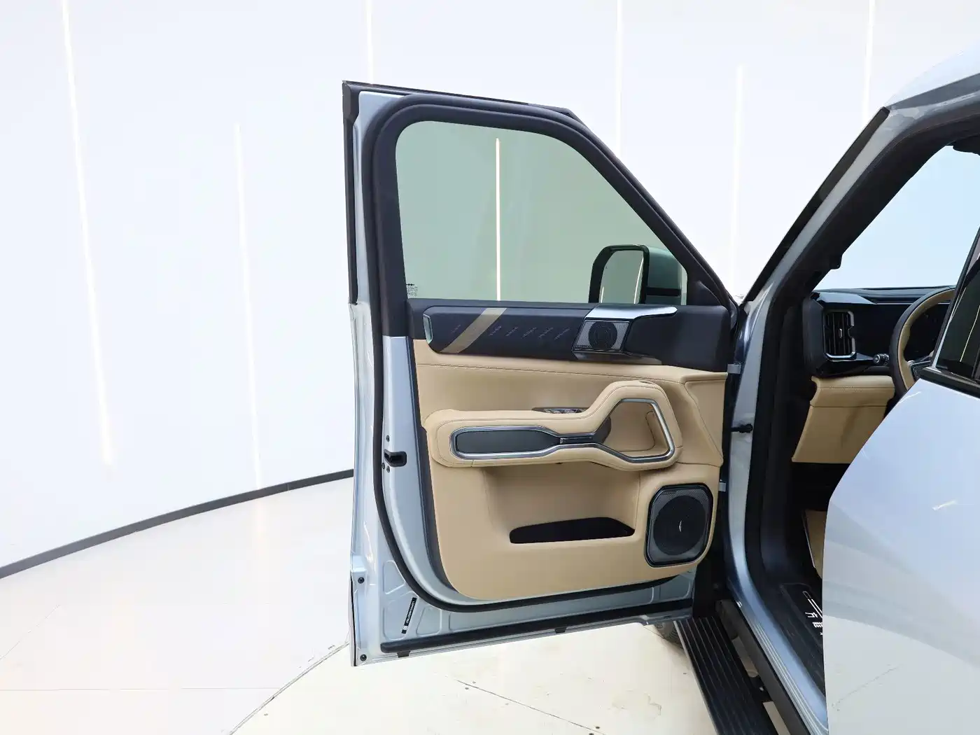 Fang Cheng Bao Leopard 8 2025 2025 Zhiyong Flagship 6-Seater