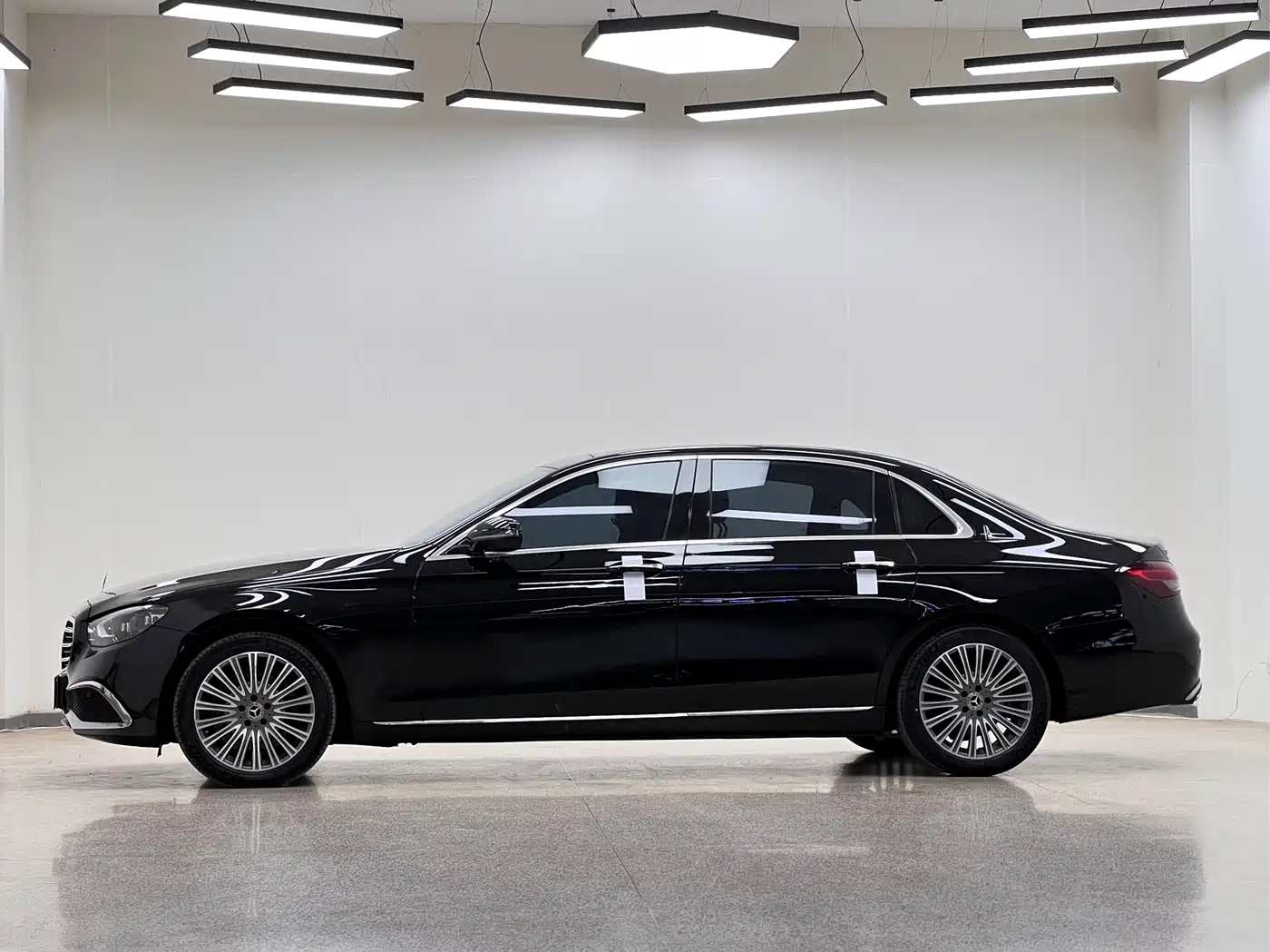 Mercedes-Benz E-Class 2021 E 300 L Premium фото 4
