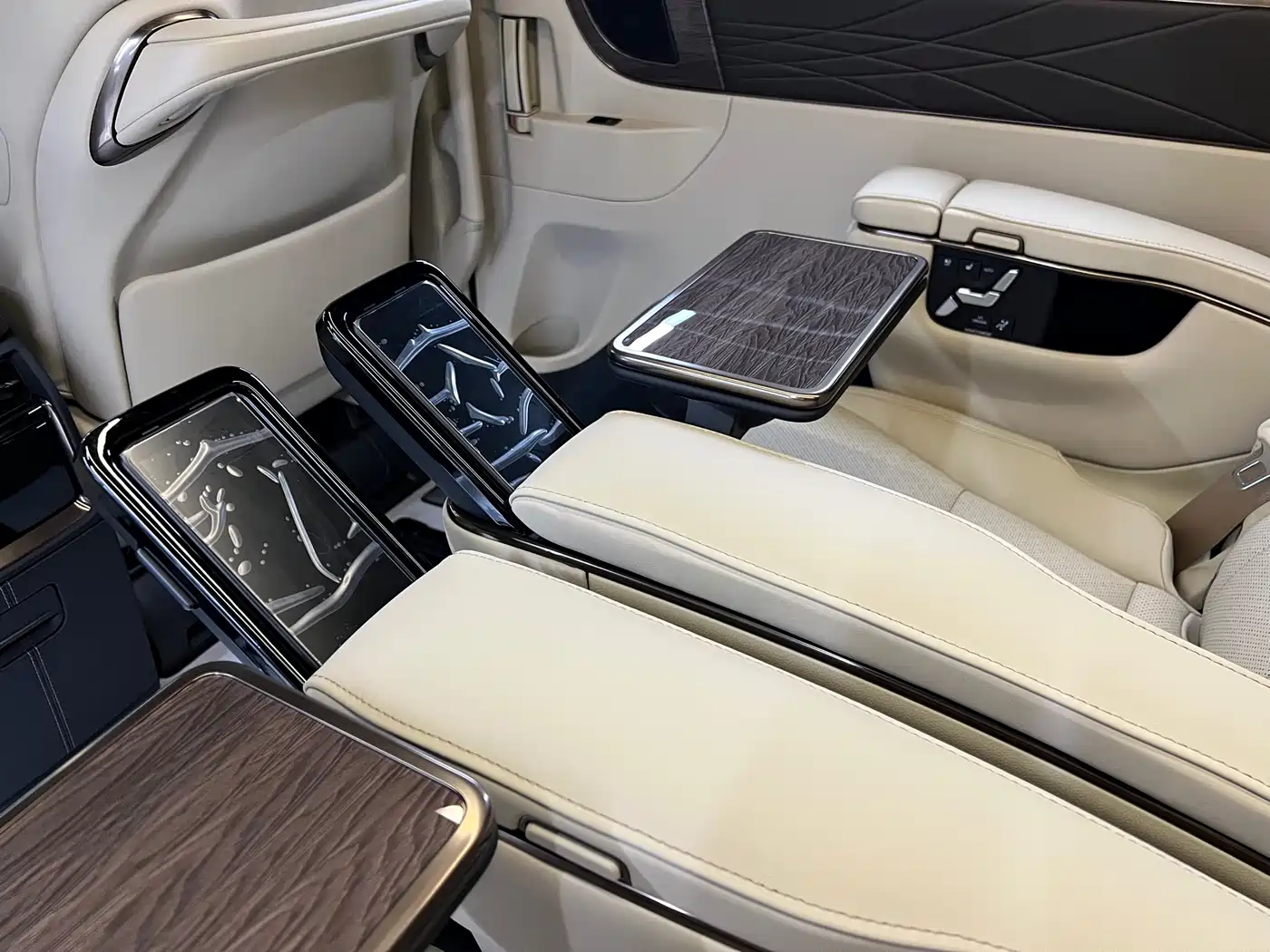 Toyota Vellfire 2024 Crown Hybrid 2.5L Executive Premium Edition фото 13