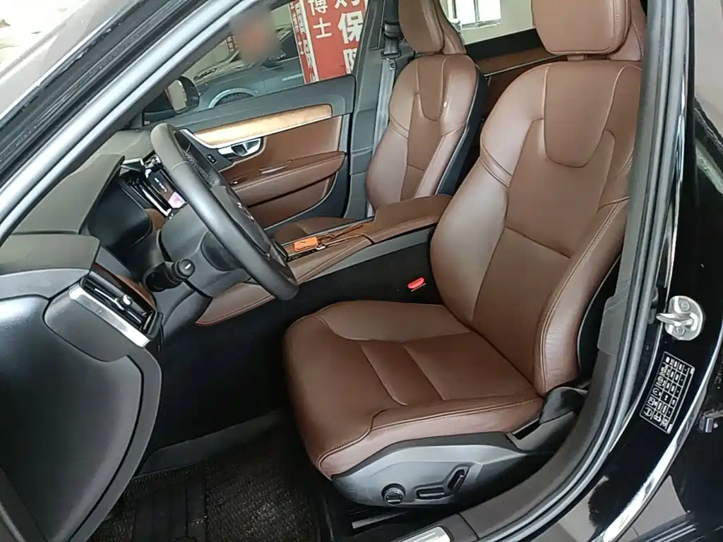 Фото 15 - Volvo S90