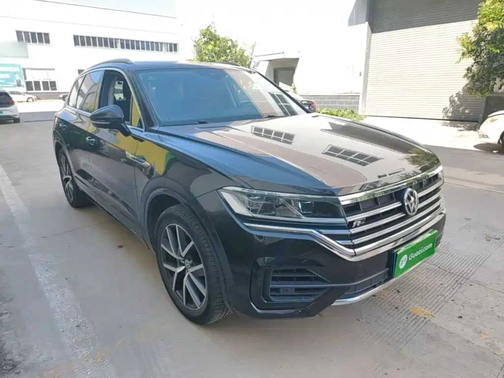 Фото 4 - Volkswagen Touareg