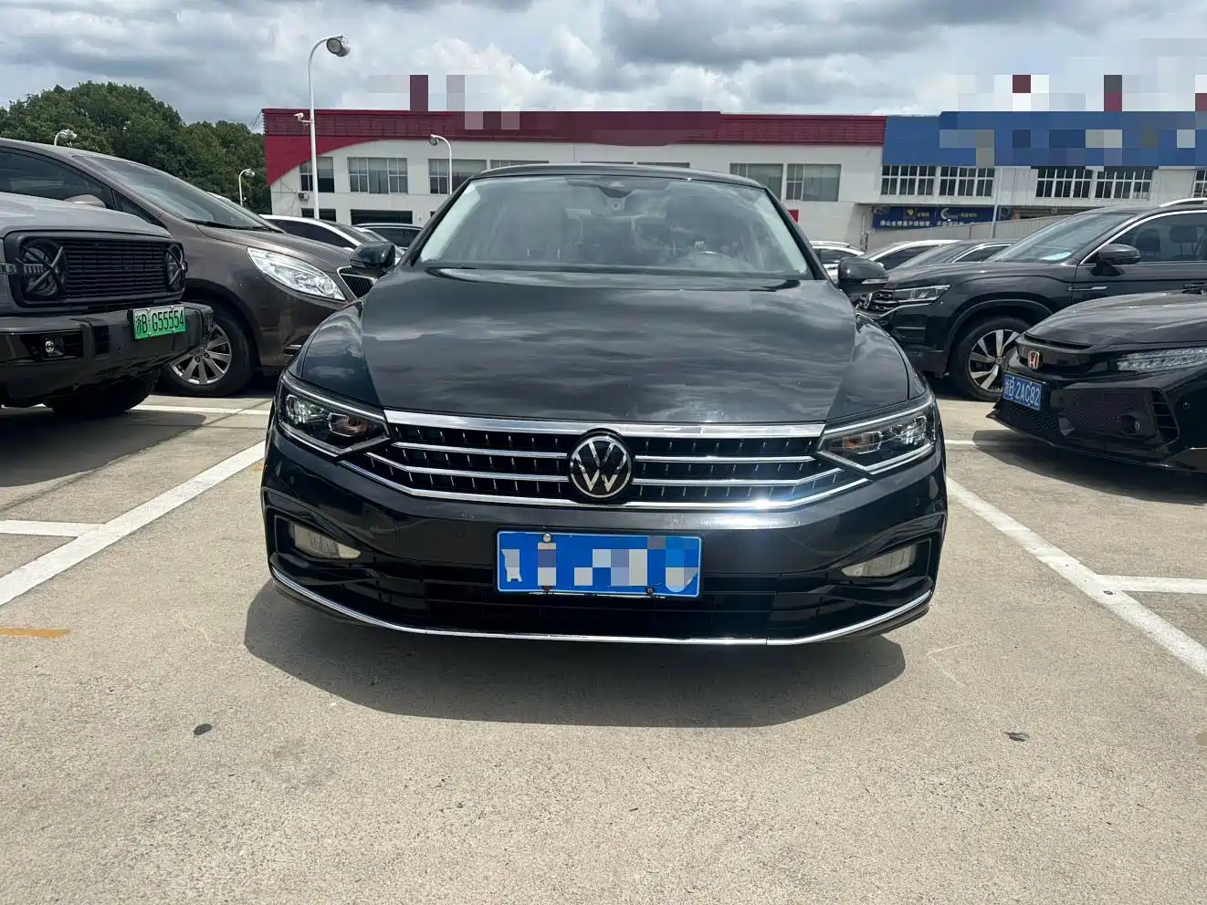 صورة 2 - Volkswagen Magotan