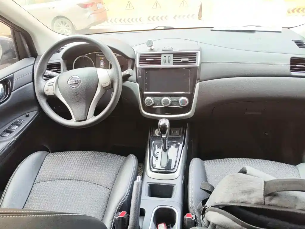 صورة 12 - Nissan Tiida