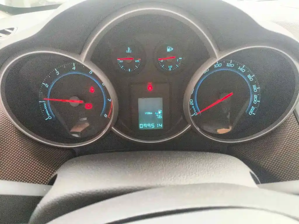 Фото 4 - Chevrolet Cruze