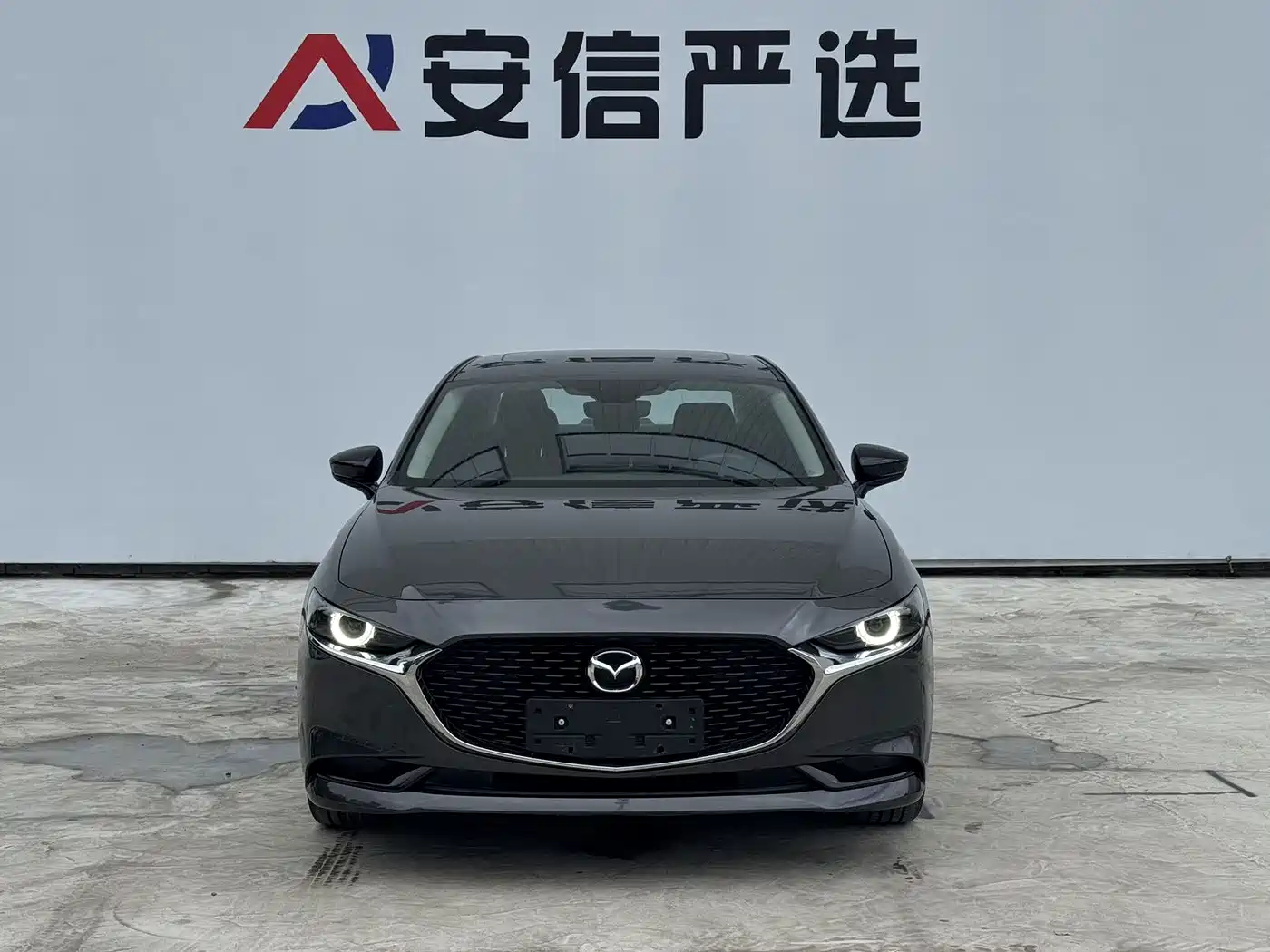 Photo 2 - Mazda Mazda 3