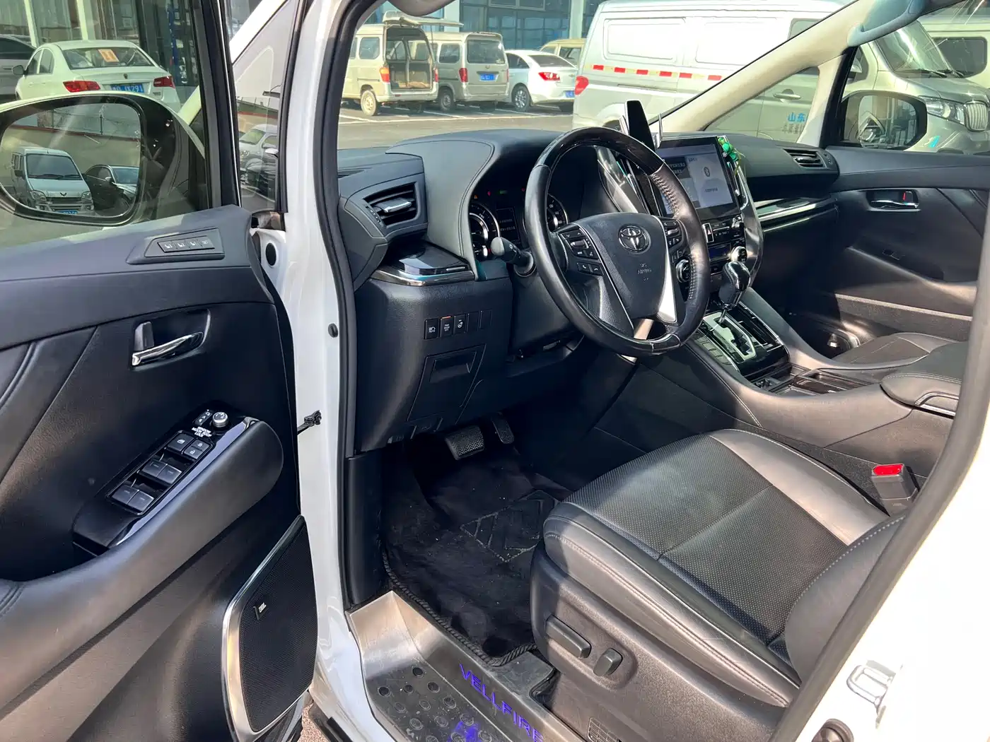 Toyota Vellfire 2021 Crown Hybrid 2.5L HV Luxury Edition фото 8