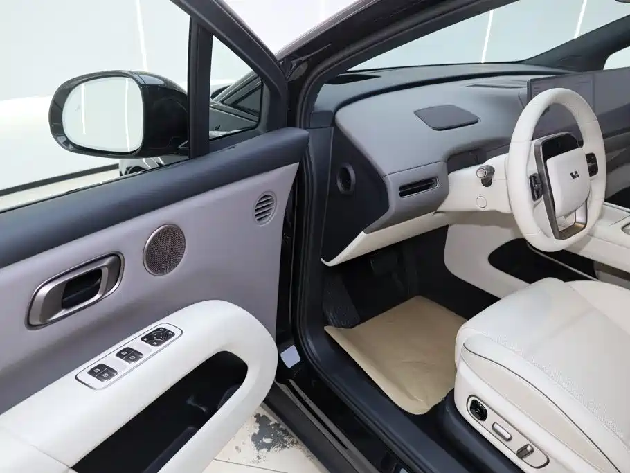 Li Auto i6 2025 2025 2WD Base Model