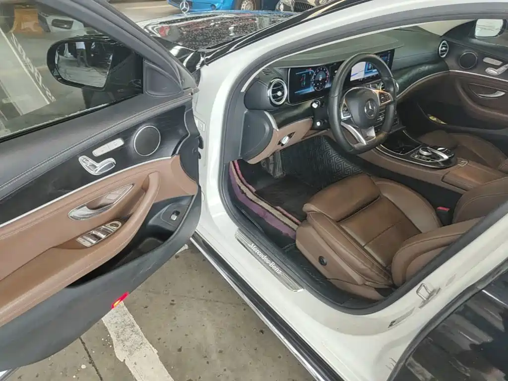 صورة 16 - Mercedes-Benz E-Class