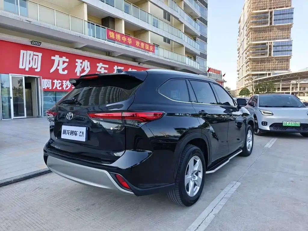 Photo 5 - Toyota Highlander