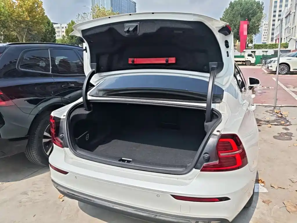 Volvo S60 Plug-in Hybrid 2022 2023 T8 AWD Long Range Smart Comfort Luxury Edition