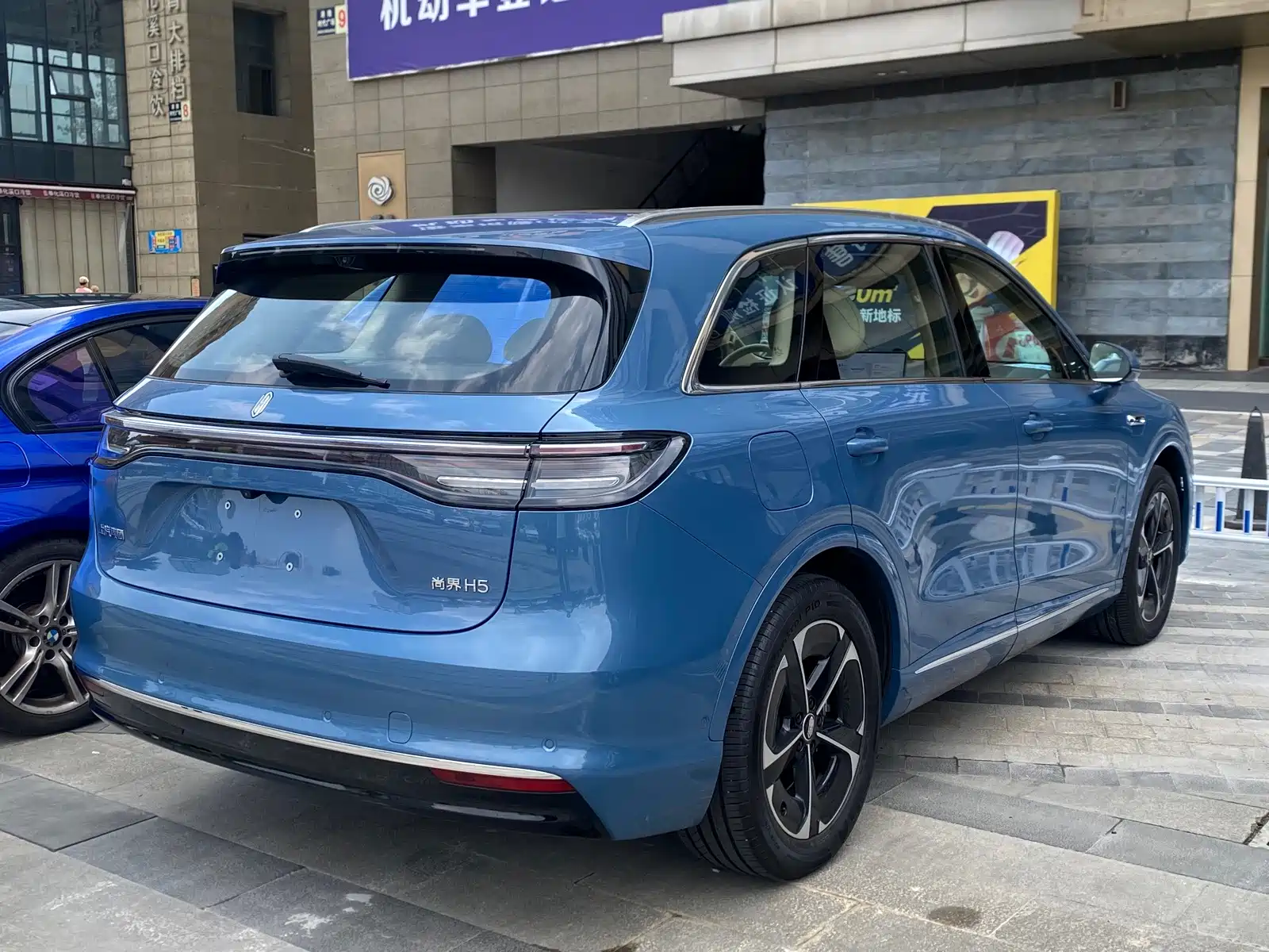 Photo 13 - Shangjie SUV