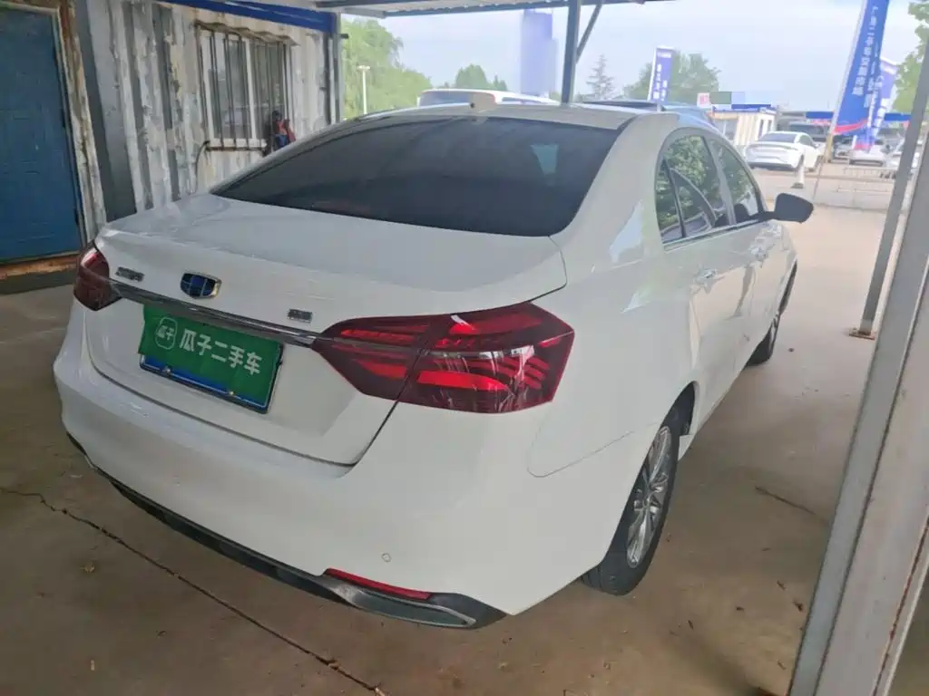 Фото 7 - Geely Emgrand