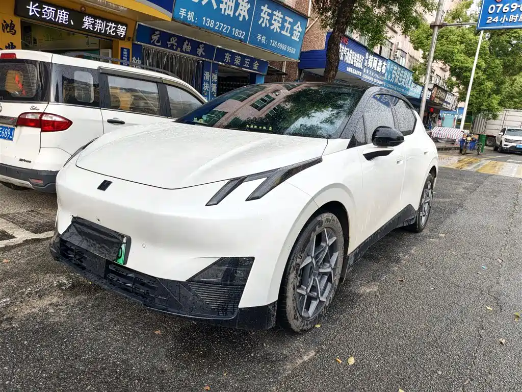 Lynk & Co Z20 2025