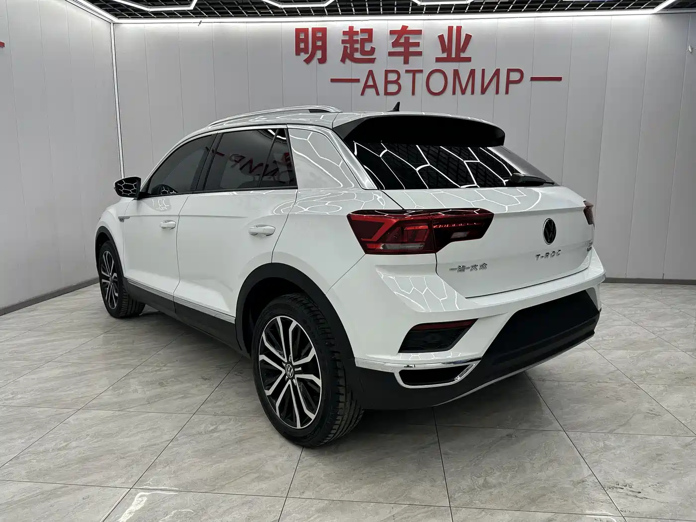 Volkswagen T-ROC 2021 Facelift 280TSI DSG 4WD Luxury Smart Connect Edition фото 8