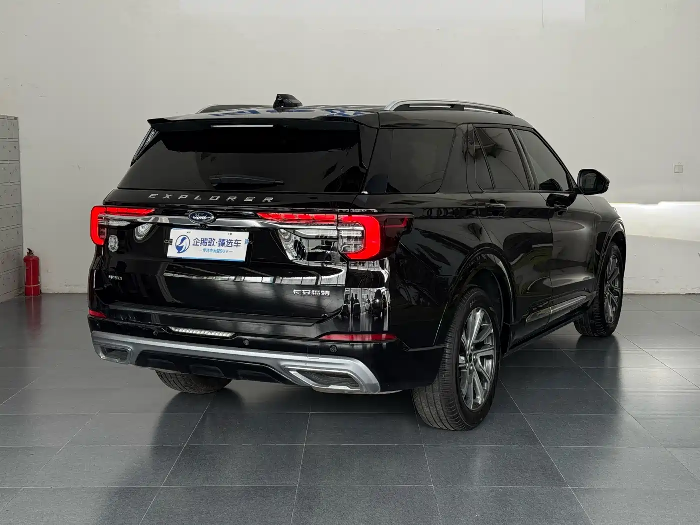 Photo 6 - Ford Explorer