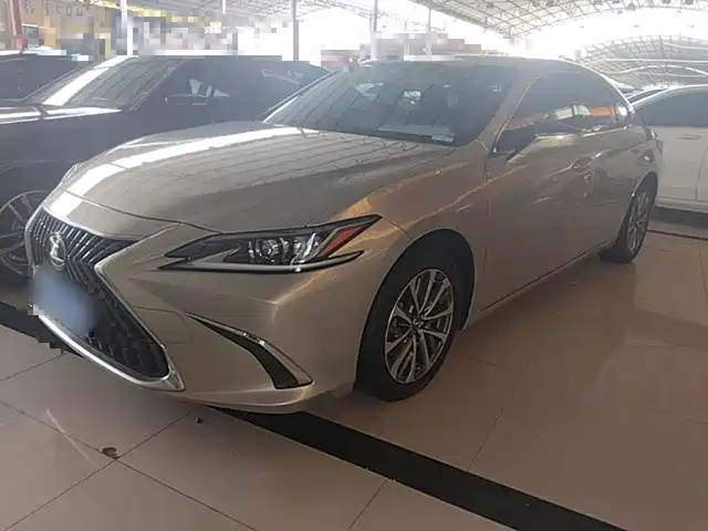 Lexus ES 2024