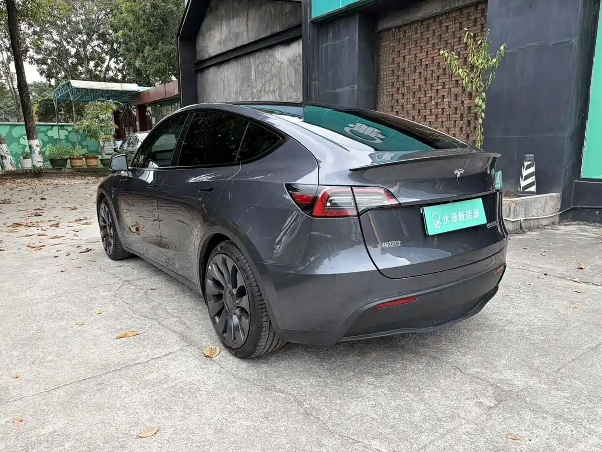 TESLA MODEL Y