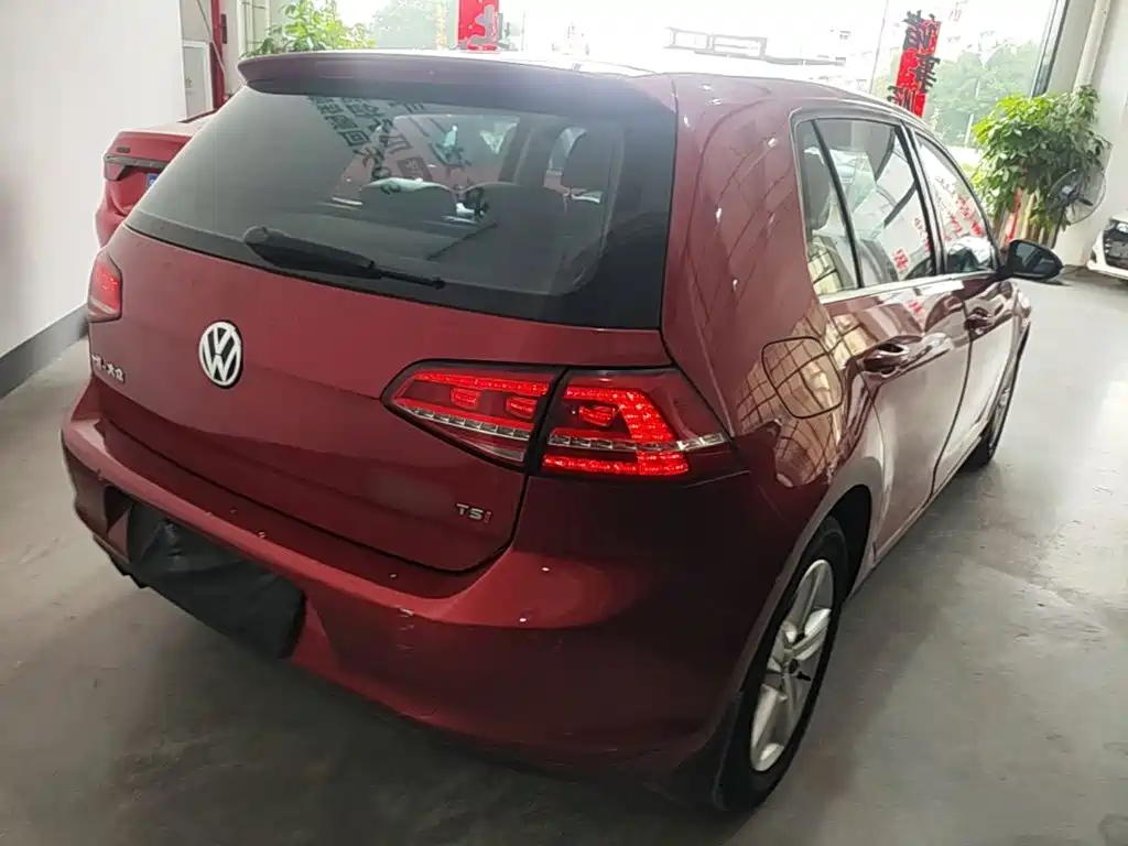 Photo 7 - Volkswagen Golf