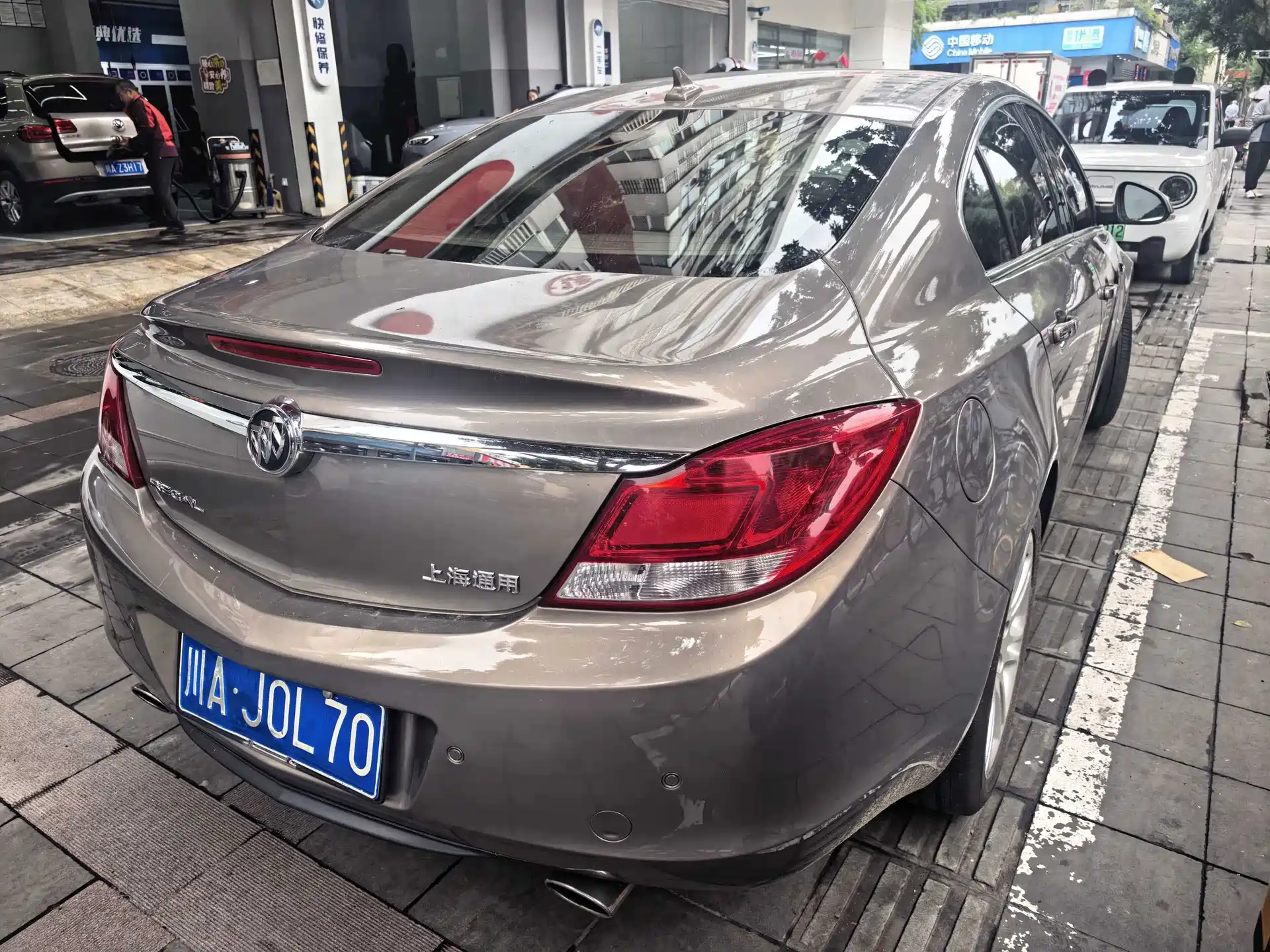 Photo 3 - Buick Regal