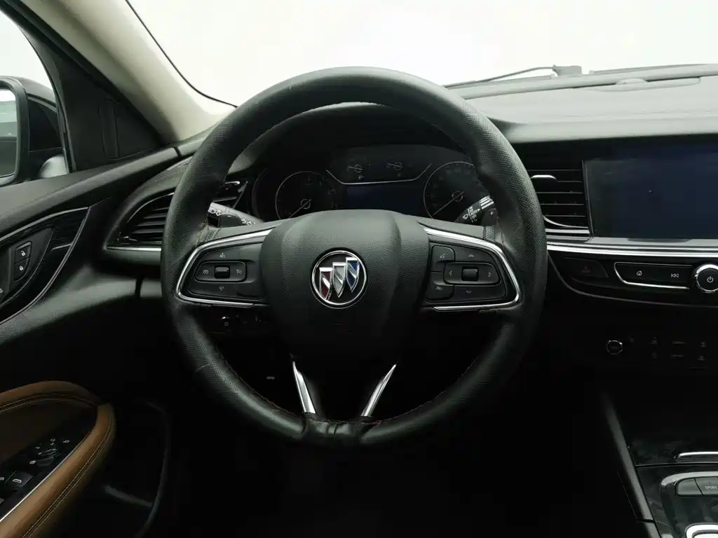 Photo 11 - Buick Regal