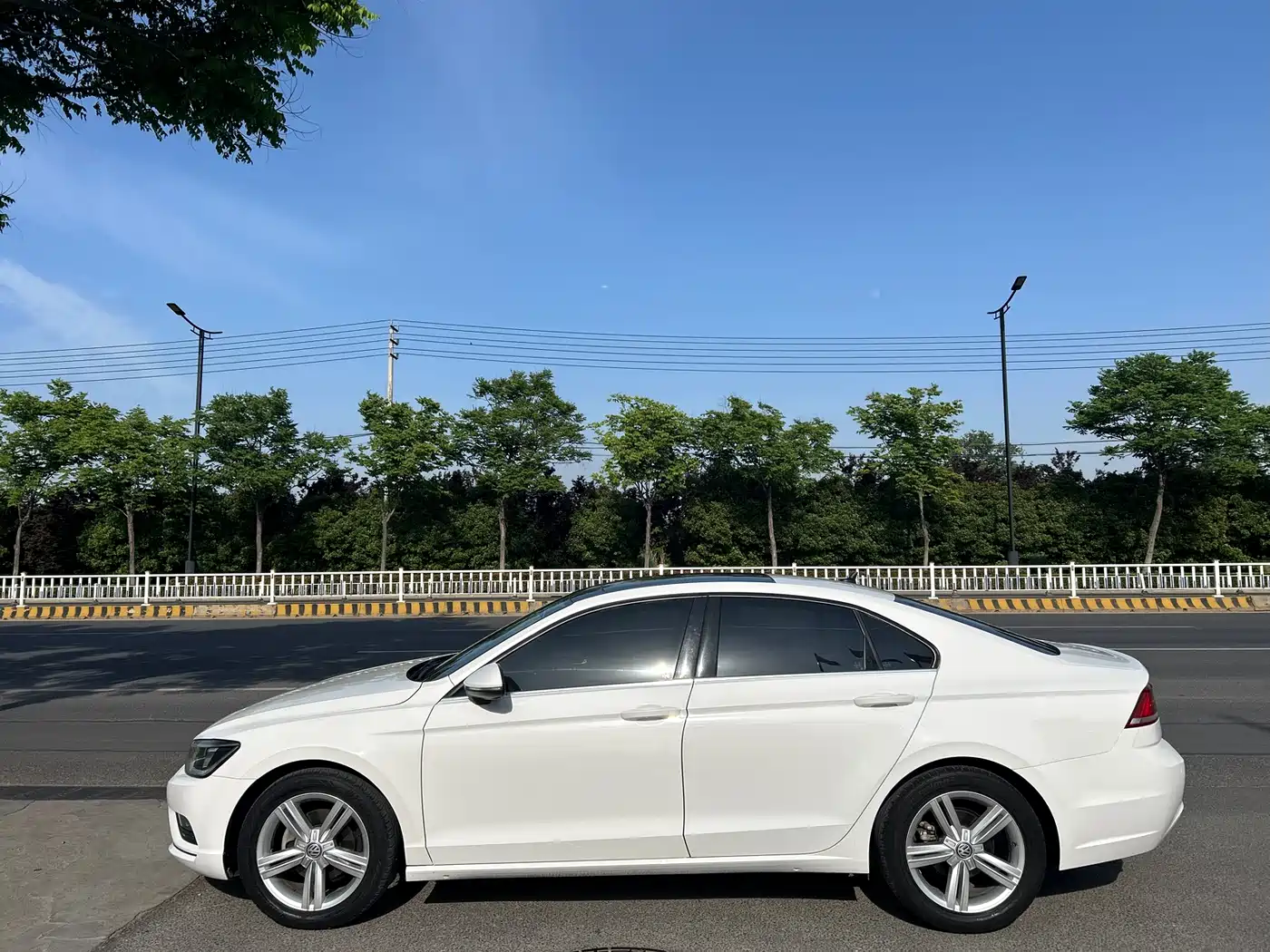 Volkswagen Lamando 2017 280TSI DSG Comfort Edition фото 2