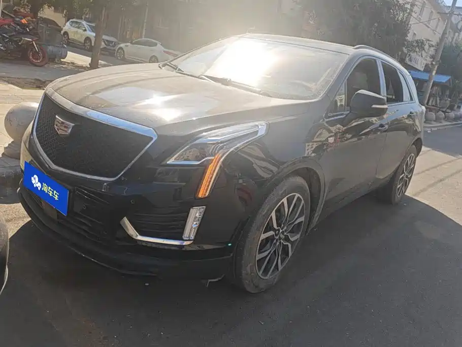 Фото 1 - Cadillac XT5