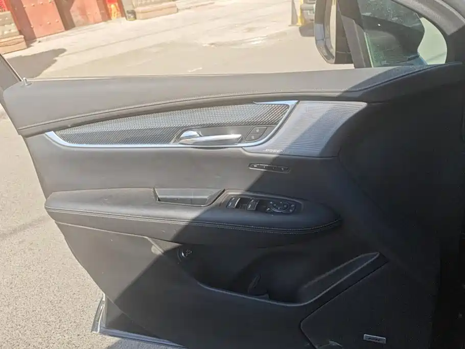 Photo 7 - Cadillac XT5